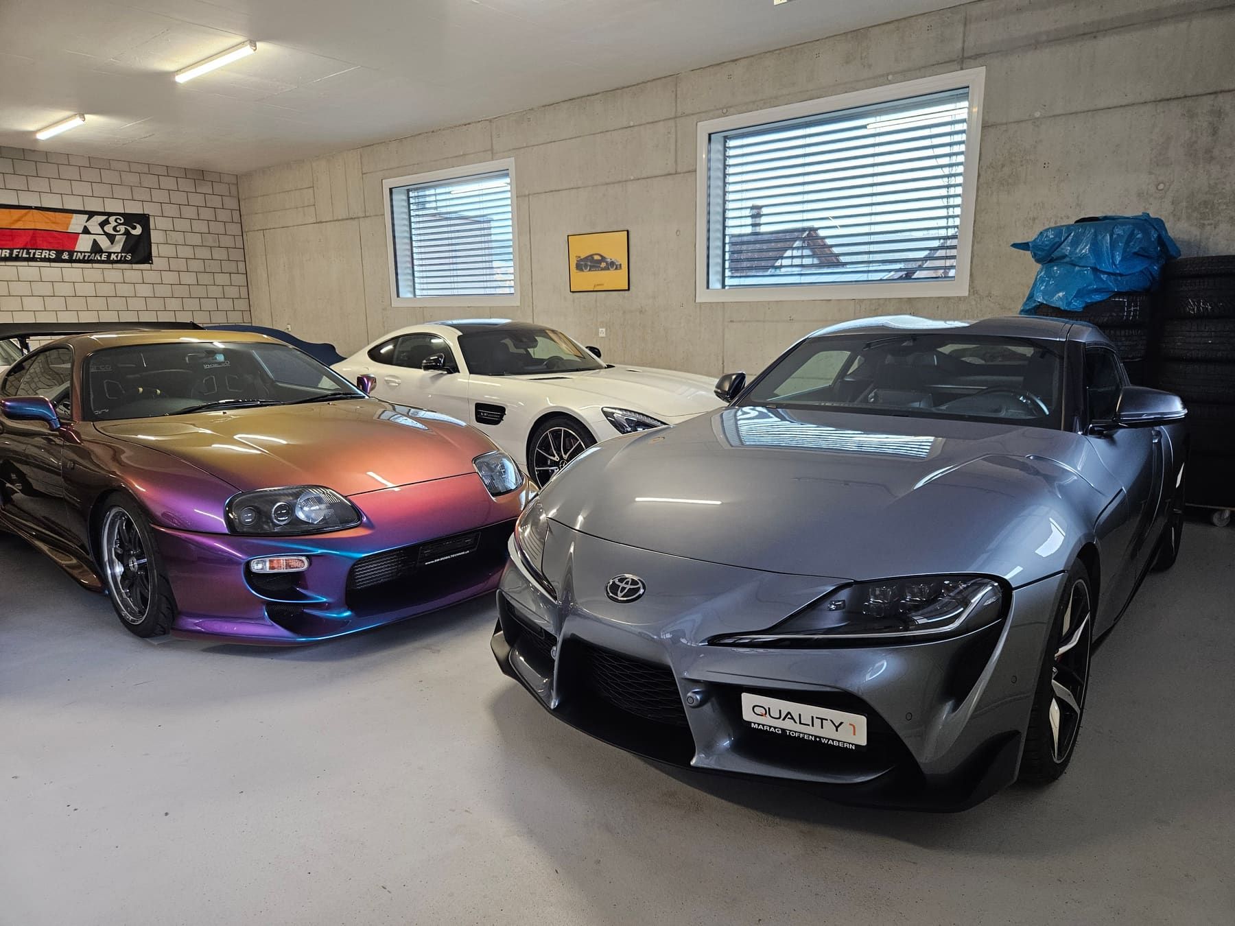 Sportwagen in der Halle